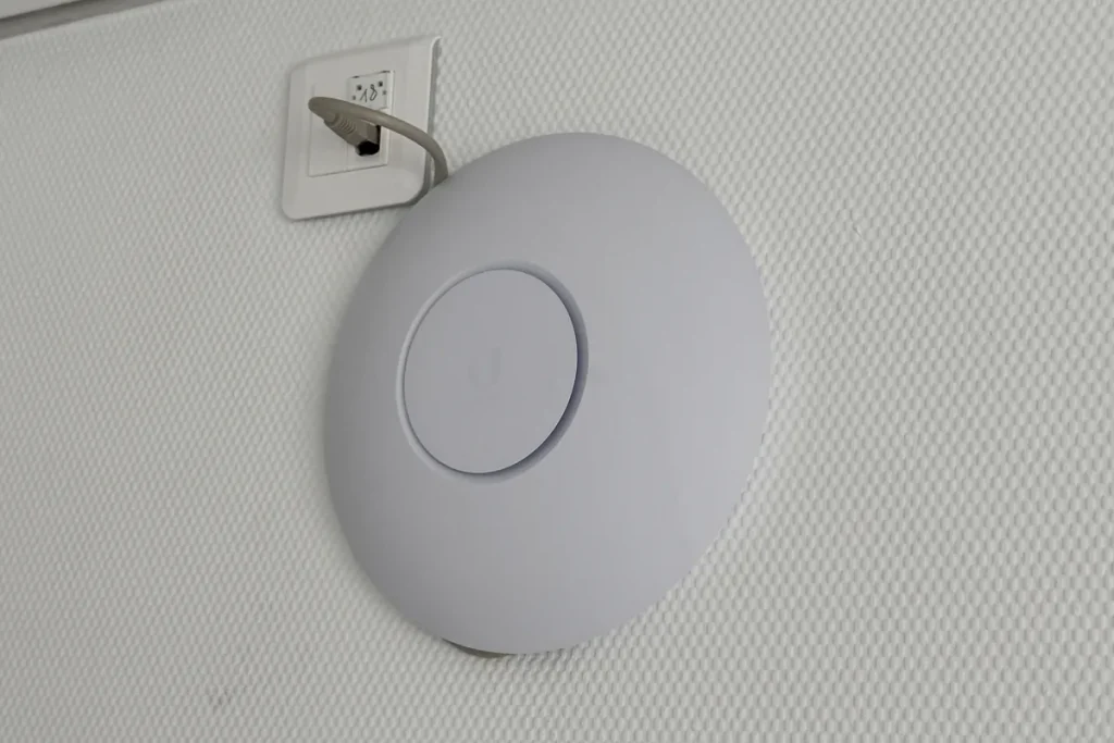 borne wifi bureau prise reseau 16 9